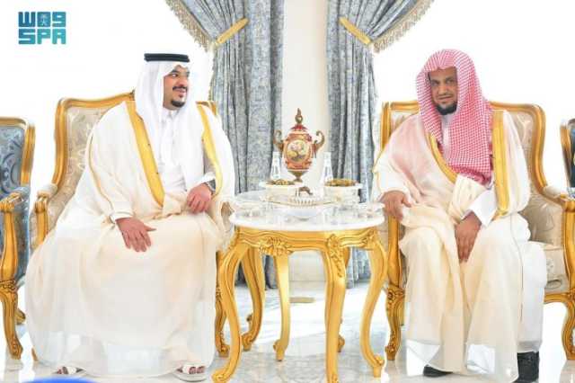 هنأه بعيد الفطر المبارك.. نائب أمير منطقة الرياض يزور النائب العام في منزله