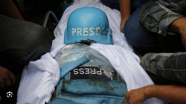 استشهاد صحفي فلسطيني وزوجته وأطفالهما الثلاثة في قصف إسرائيلي همجي على خان يونس