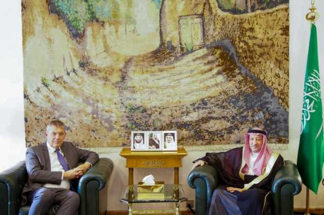 نائب وزير الخارجية والمفوض العام لوكالة “الأونروا”يبحثان أوجه التعاون