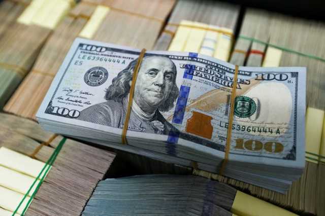 الدولار في أدنى مستوياته مقابل اليورو منذ أكثر من ثلاث سنوات