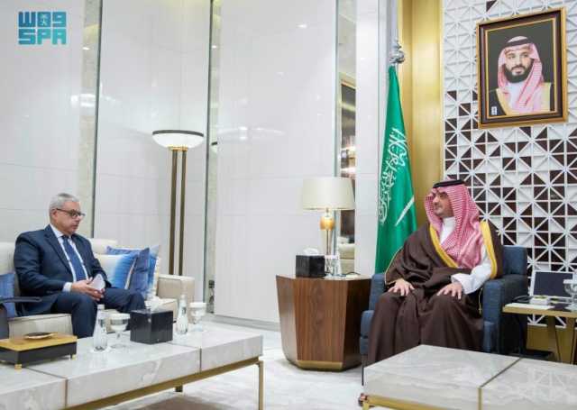 وزير الداخلية يبحث مع السفير المصري عددًا من الموضوعات ذات الاهتمام المشترك