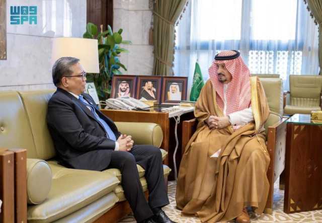 ناقشا الموضوعات ذات الاهتمام المشترك.. أمير منطقة الرياض يستقبل سفير الفلبين