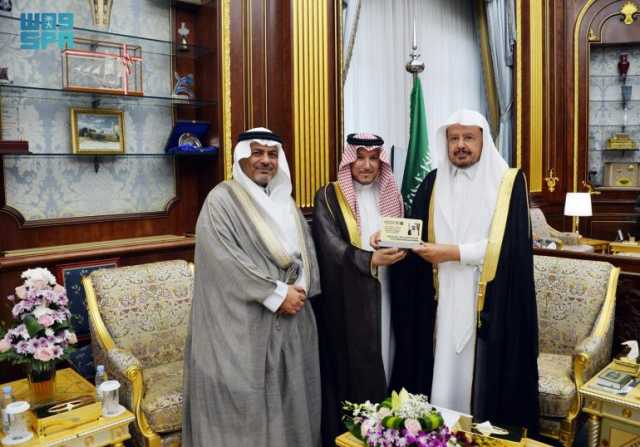 تقديرًا لجهوده بالمجال التشريعي.. رئيس “الشورى” يتسلم درع رواد العمل القانوني بدول مجلس التعاون