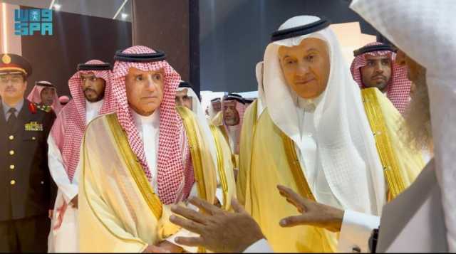 وزير البيئة ووزير الدولة للشؤون الخارجية يزوران جناح “الشؤون الإسلامية” بفعاليات “بيئتنا كنز”