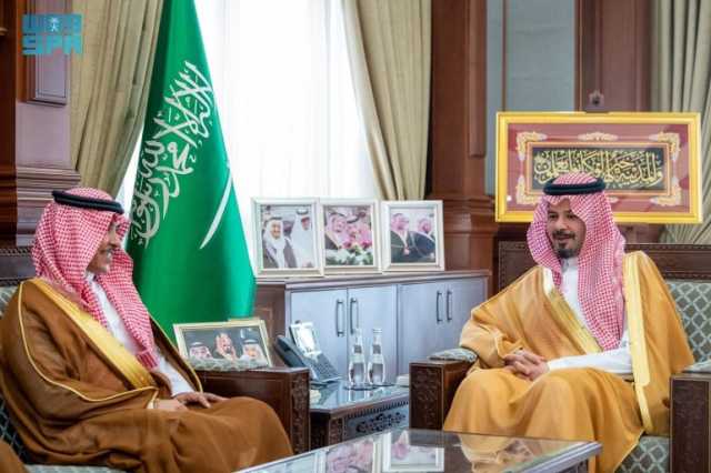 ناقشا آليات التنسيق بين الإمارة والوزارة.. أمير منطقة المدينة المنورة يلتقي وزير الإعلام
