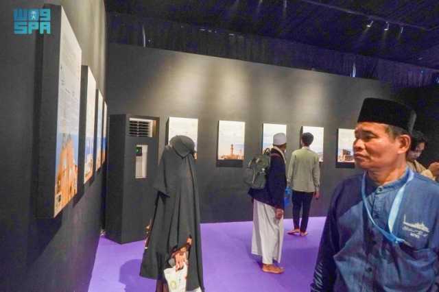 ركن “المساجد التاريخية” بمعرض جسور في جاكرتا يبرز دور المملكة في العناية بالمساجد التاريخية