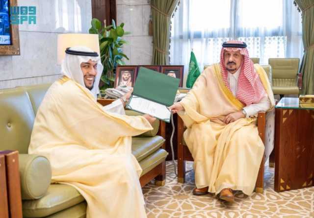 أمير الرياض يستقبل المدير التنفيذي السابق لجمعية ابن باز للتنمية الأسرية