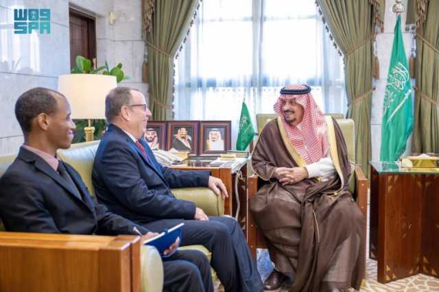 ناقشا الموضوعات ذات الاهتمام المشترك.. أمير منطقة الرياض يستقبل السفير الكوبي لدى المملكة