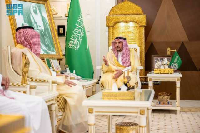 أمير القصيم يطّلع على جهود فرع الهلال الأحمر بالمنطقة