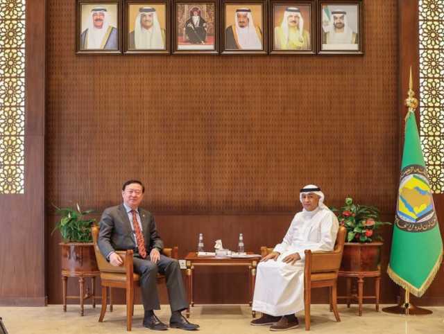 “البديوي” وسفير الصين لدى المملكة يبحثان آخر التحضيرات للقمة الثلاثية بين دول المجلس والآسيان والصين