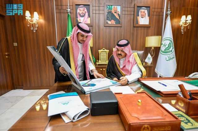 استعرضا عددا من المشاريع.. أمير حائل يستقبل أمين المنطقة