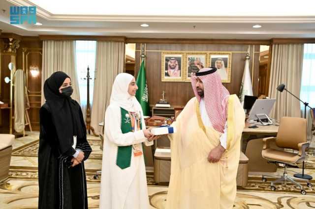 أمير جازان يكرم الطالبة “جيوان شعبي” لتحقيقها المركز الـ2 عالميًا في “آيسف 2025”