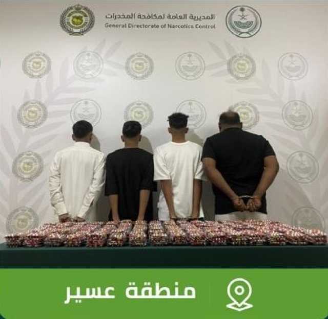 “مكافحة المخدرات” و”حرس الحدود” بمنطقة عسير تحبطان ترويج وتهريب 33,450 قرصًا محظورًا تداوله و30 كجلم من القات