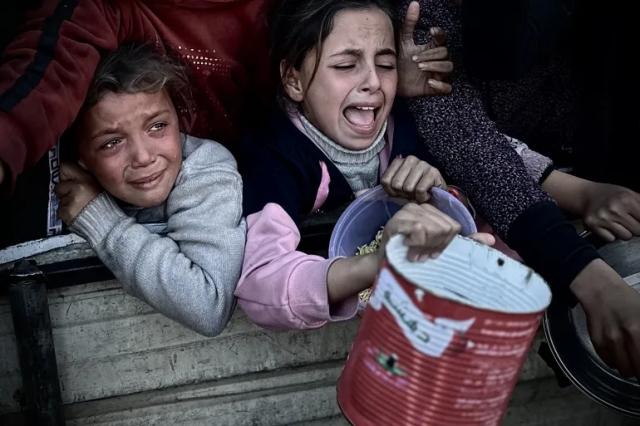 استشهاد 9 فلسطينيين في قصف همجي للاحتلال الإسرائيلي.. الأمم المتحدة: قطاع غزة على حافة المجاعة مع استمرار التهجير والتجويع للمدنيين