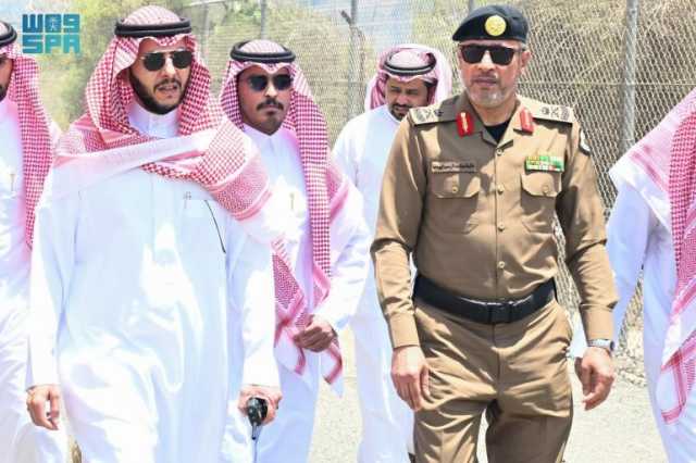 ثمّن جهود رجال الأمن في خدمة حجاج بيت الله.. محافظ الطائف يتفقد نقاط الفرز الأمني في الخالدية والهدا