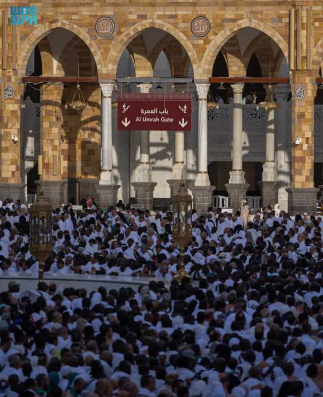 وسط منظومة خدماتية متكاملة.. توافُد ضيوف الرحمن على المسجد الحرام لأداء طواف الإفاضة في سكينة وأمان