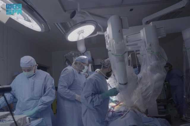 استبدال الصمام التاجي بالقلب لمواطنة عبر الروبوت الجراحي بمدينة الملك عبدالله الطبية