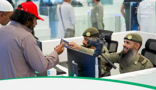 “الجوازات”: إنهاء إجراءات عودة ضيوف الرحمن إلى أوطانهم عبر منفذ حالة عمار بمنطقة تبوك