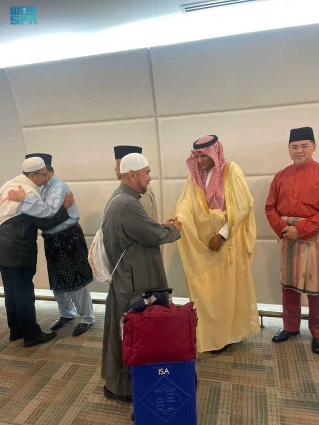 سفير المملكة لدى بروناي دار السلام يستقبل الحجاج العائدين من المشاعر المقدسة بعد أدائهم فريضة الحج