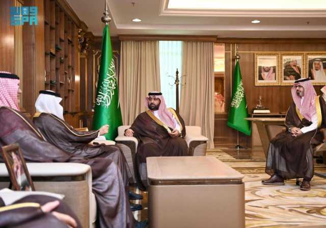 أمير جازان يناقش سير العمل بمطار الملك عبدالله الدولي الجديد