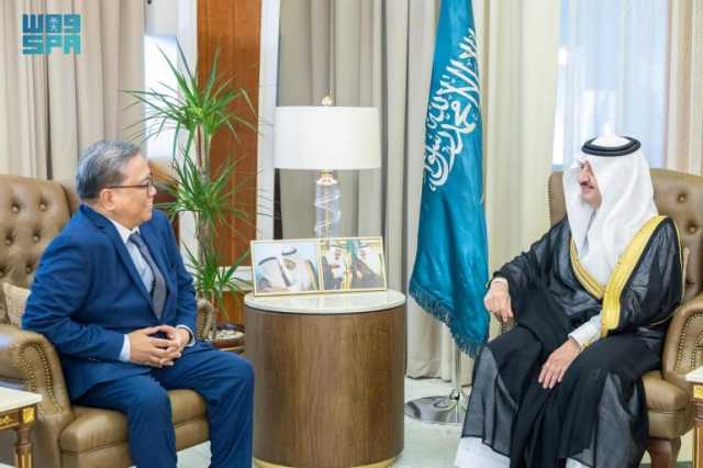 ناقشا عددًا من الموضوعات ذات الاهتمام المشترك.. أمير المنطقة الشرقية يستقبل السفير الفلبيني لدى المملكة