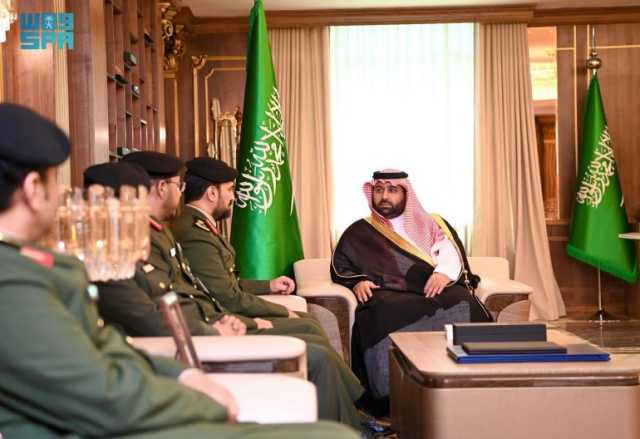 تسلّم التقرير السنوي لها لعام 2024.. أمير جازان يستقبل مدير السجون بالمنطقة