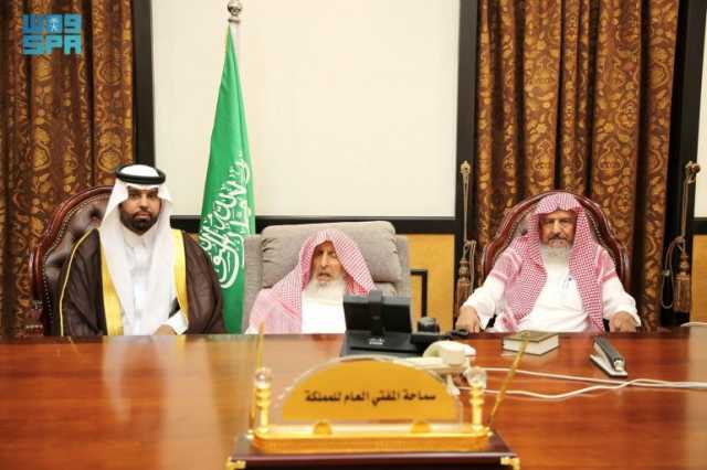 استعرض نبذة عن برامجها ومشاريعها.. مفتي المملكة يستقبل رئيس مجلس إدارة الجمعية الخيرية بالمويه