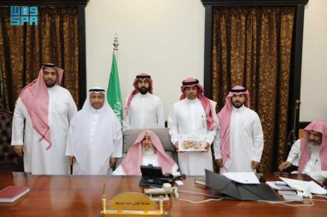 مفتي المملكة يتسلم التقرير نصف السنوي لإدارة العلاقات العامة والإعلام برئاسة الإفتاء لعام 2025