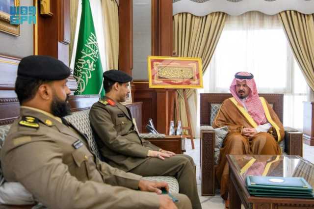 استعرض التقرير السنوي لجهودها وبرامجها.. أمير المدينة المنورة يستقبل مدير مكافحة المخدرات بالمنطقة