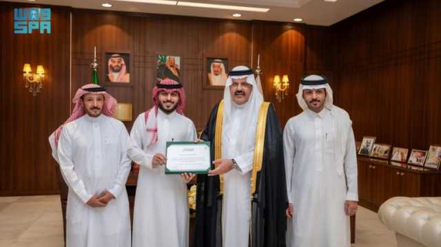 أمير حائل يستقبل استشاري قسم الطوارئ بمستشفى الملك خالد