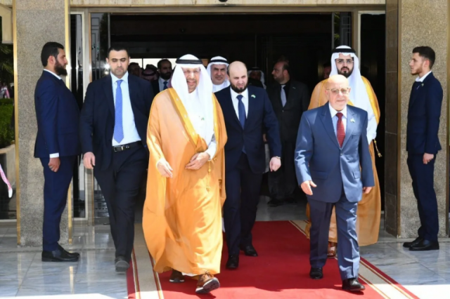مكون من 120 رجل أعمال برئاسة وزير الاستثمار.. وفد اقتصادي رفيع المستوى يزور سوريا لتعزيز العلاقات الثنائية واستكشاف الفرص الاستثمارية