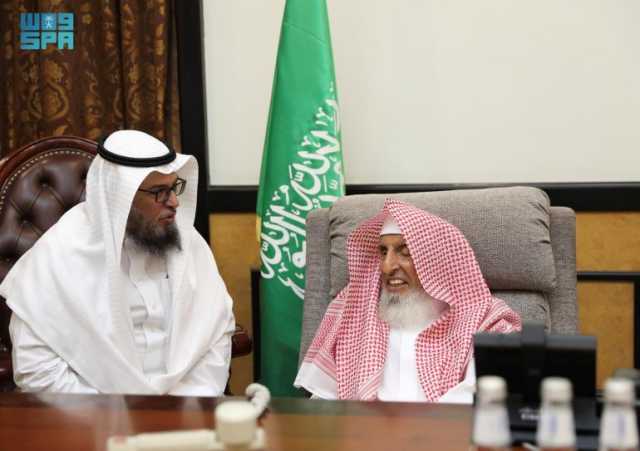 حثّهم على التعاون على البر والتقوى والإخلاص.. مفتي المملكة يستقبل رئيس مجلس إدارة جمعية “حياة” بالطائف