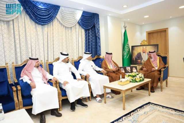 استعرض تقرير مبادرة “إجازتنا وقاية”.. أمير نجران يستقبل مدير مكتب هيئة الصحة العامة بالمنطقة