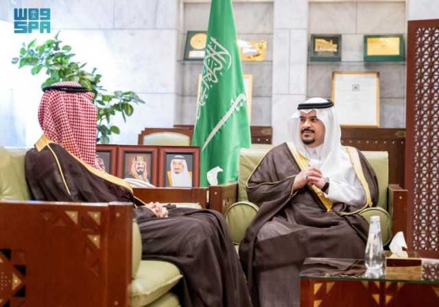 اطلع على برامجه ومبادراته.. نائب أمير الرياض يستقبل مدير فرع “الالتزام البيئي” بالمنطقة
