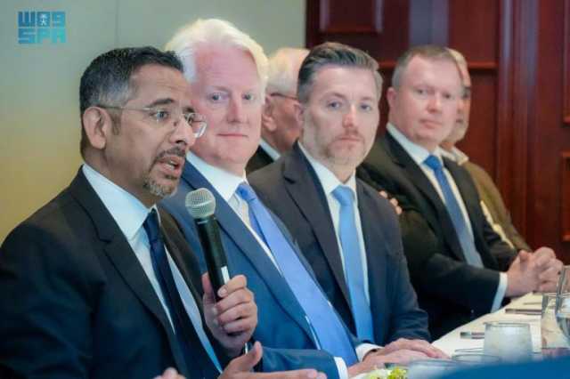 وزير الصناعة والثروة المعدنية يجتمع مع قادة القطاع الخاص الأمريكي في مقر منظمة World Business Chicago