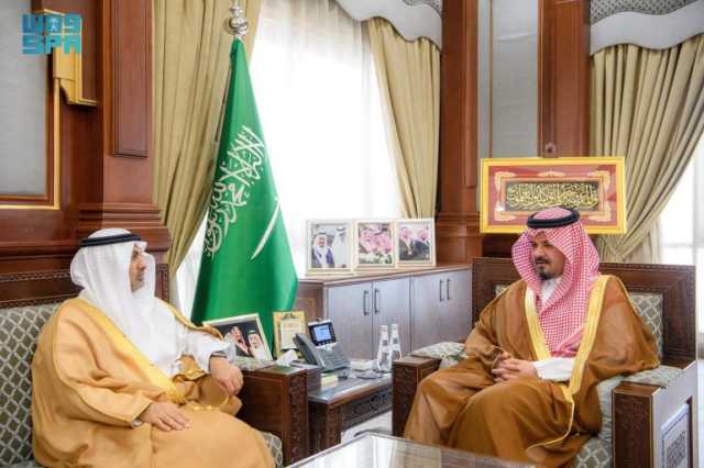 أمير المدينة المنورة يستقبل وزير الصحة