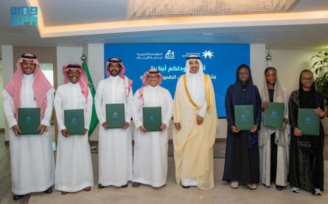 وزير “الموارد البشرية” يستقبل المشاركين من “إخاء” في اللقاء الكشفي العالمي بالبرتغال