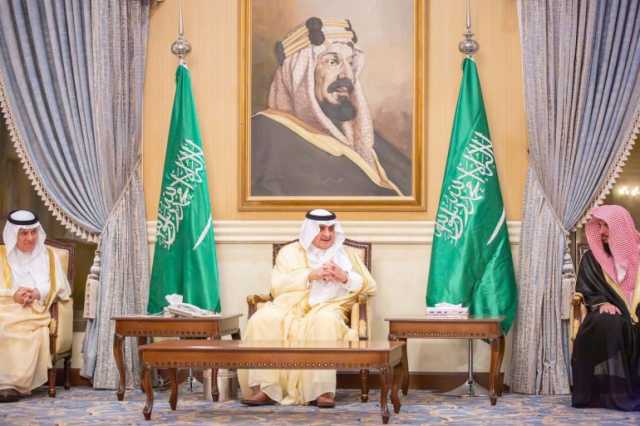 أمير تبوك ينوّه بما توليه القيادة الحكيمة من عناية واهتمام لكل ما يخدم المواطن من المشروعات التنموية