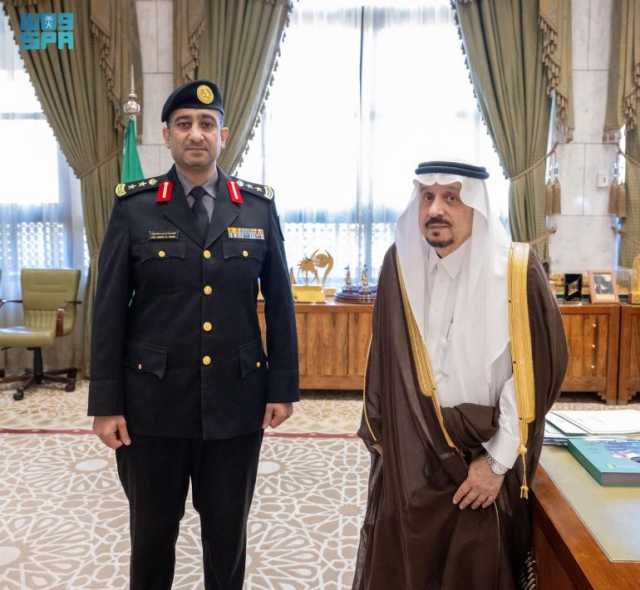 أمير الرياض يقلّد مدير مركز العمليات الأمنية الموحدة بالمنطقة رتبته الجديدة