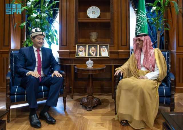 بحثا المواضيع ذات الاهتمام المشترك.. وزير الدولة للشؤون الخارجية يستقبل السفير القيرغيزي لدى المملكة