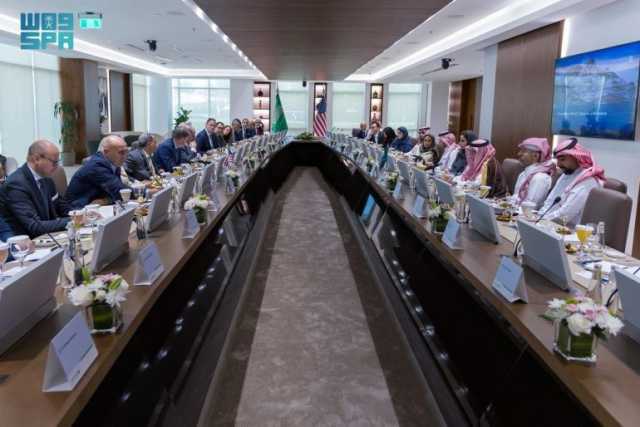 وزير التجارة يعقد لقاء طاولة مستديرة مع قطاع الأعمال الأمريكي