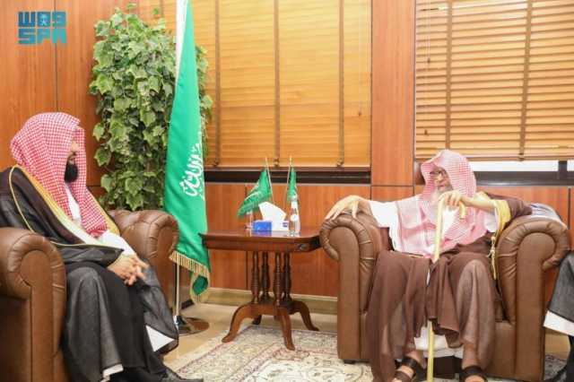 أثنى على جهودها المبذولة مجتمعيًا.. المفتي العام للمملكة يستقبل رئيس هيئة الأمر بالمعروف