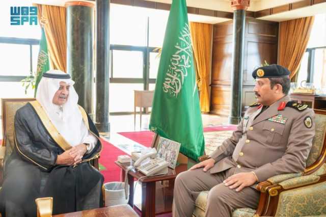 بمناسبة تعيينه حديثًا.. أمير منطقة تبوك يستقبل مدير شرطة المنطقة