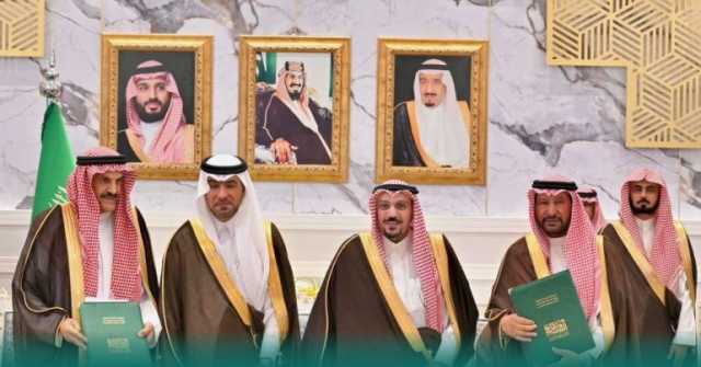 بمبلغ تجاوز 3 ملايين ريال.. أمير القصيم يرعى توقيع اتفاقية شراكة بين أمانة المنطقة وشركة محمد العلي السويلم لإنارة طريق محمد السويلم