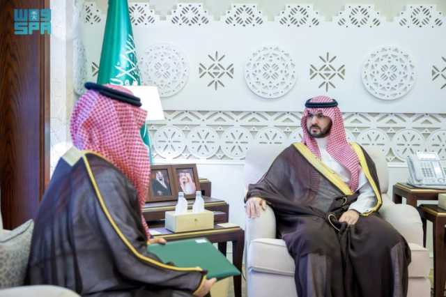 بمناسبة تكليفه حديثًا.. نائب أمير الشرقية يستقبل مدير فرع الهيئة العامة لتنظيم الإعلام بالمنطقة