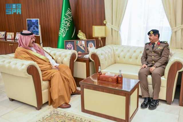 حثهم على تحقيق الأمن والحفاظ على المقدرات.. أمير حائل يستقبل مدير شرطة المنطقة وعددًا من القيادات الأمنية