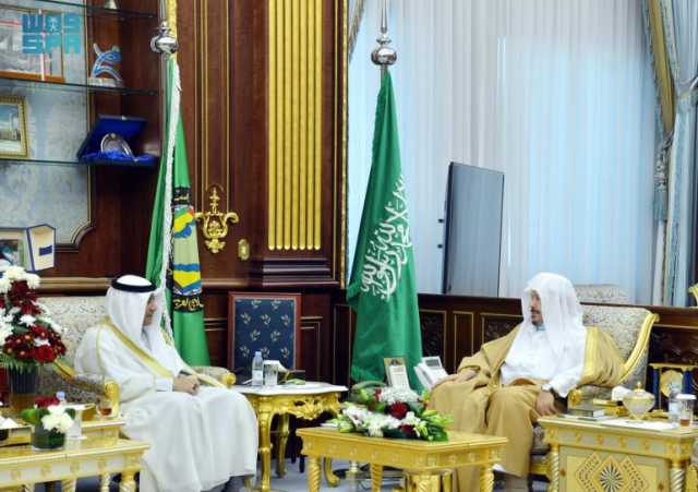 أكدا أهمية الدبلوماسية البرلمانية في تعزيز العلاقات مع الدول الشقيقة والصديقة.. رئيس “الشورى” يستقبل الأمين العام لمجلس التعاون