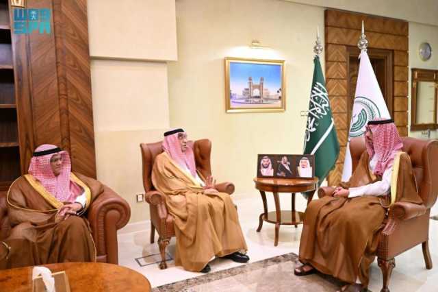 استعرض الخدمات المقدمة للمواطنين.. مُحافظ جدة يستقبل رئيس مجلس مديري مطارات جدة