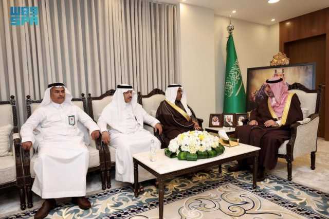اطلع على أعمال تطوير وتأهيل حي “أبا السعود”.. أمير نجران يستقبل أمين المنطقة