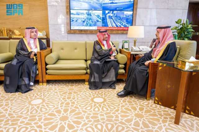 أمير الرياض يستقبل الرئيس التنفيذي لـ”مؤسسة الري” ويطّلع على مشاريعها التنموية في المنطقة
